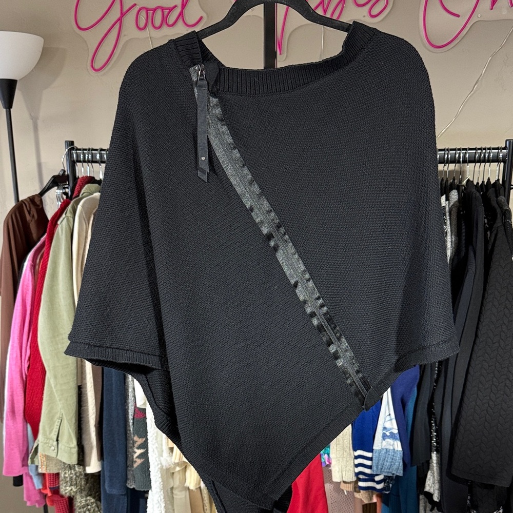 Lululemon Athletica On The Go Merino Wool Poncho with Diagonal Zipper